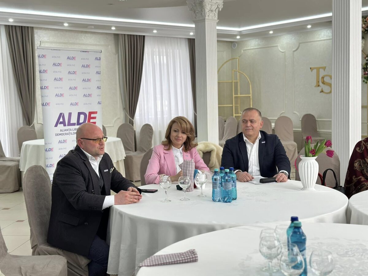 The acceptance with full knowledge of financial means from the organized criminal group led by Ilan Shor for the purpose of financing the political party.